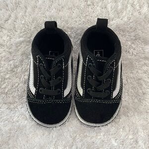 Vans infant old school crib shoe in size 3